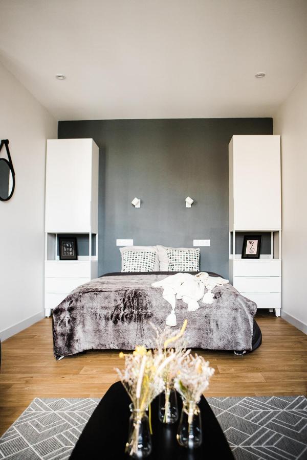 L'audacieux Studio lumineux rénové et équipé en centre ville Fontenay-le-Comte Esterno foto